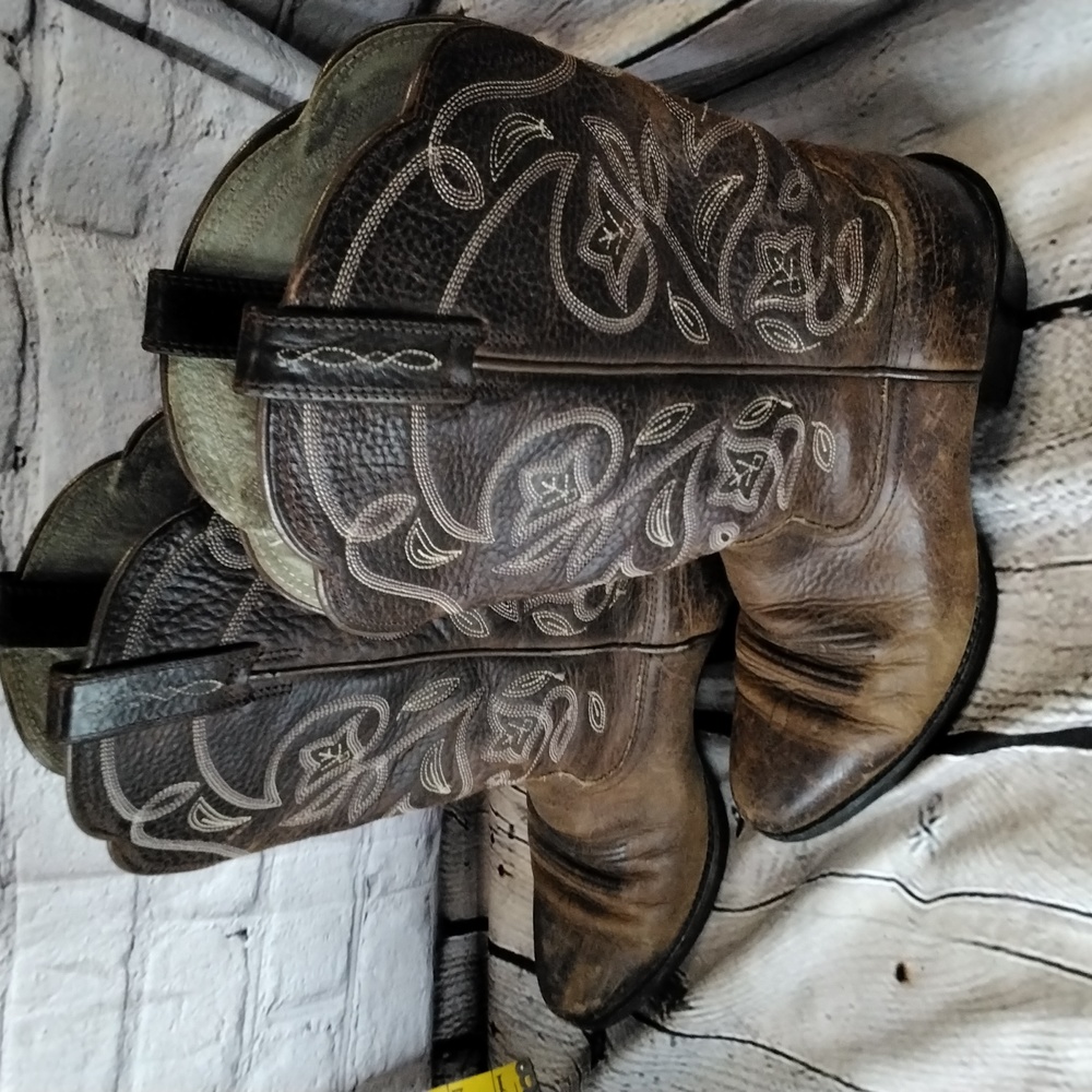 Ariat western boots - Picture 2 of 9